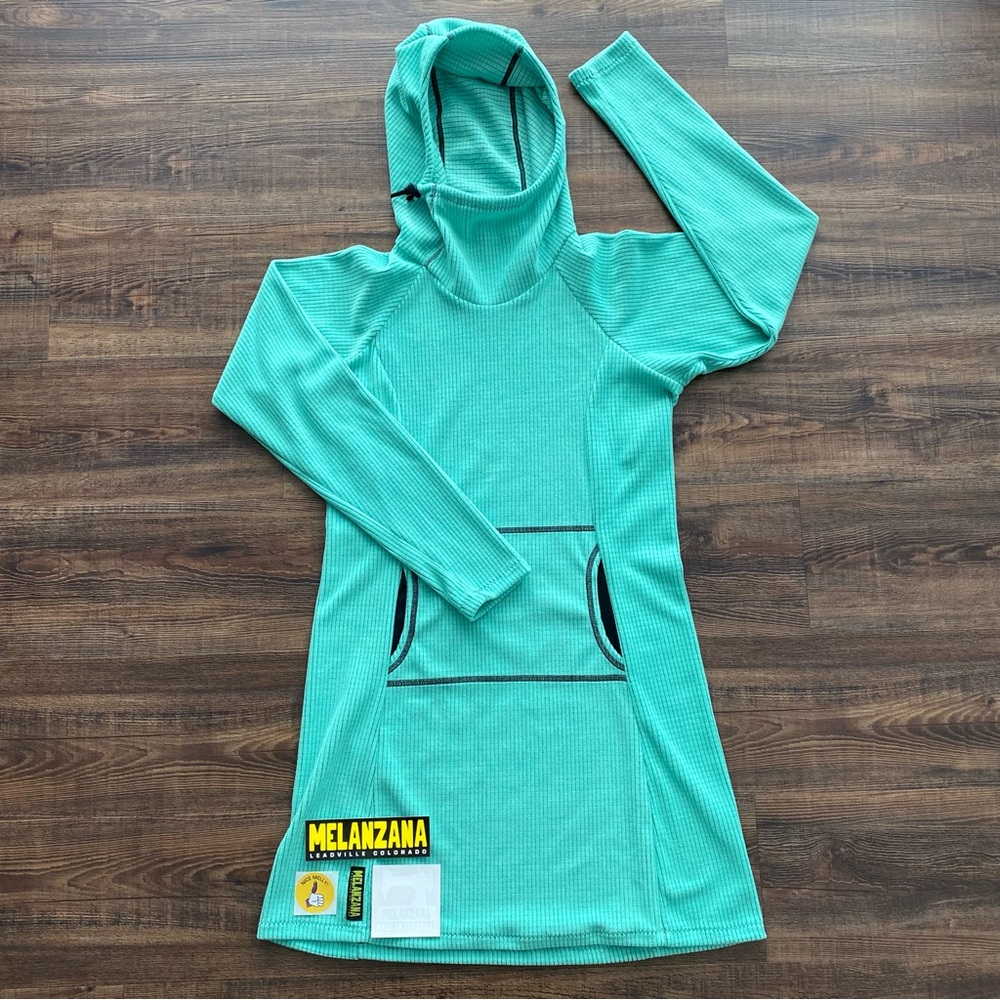 💚🏔2024 Melanzana V2 Microgrid Dress Womens Medium Melly in Lagoon/Mint color